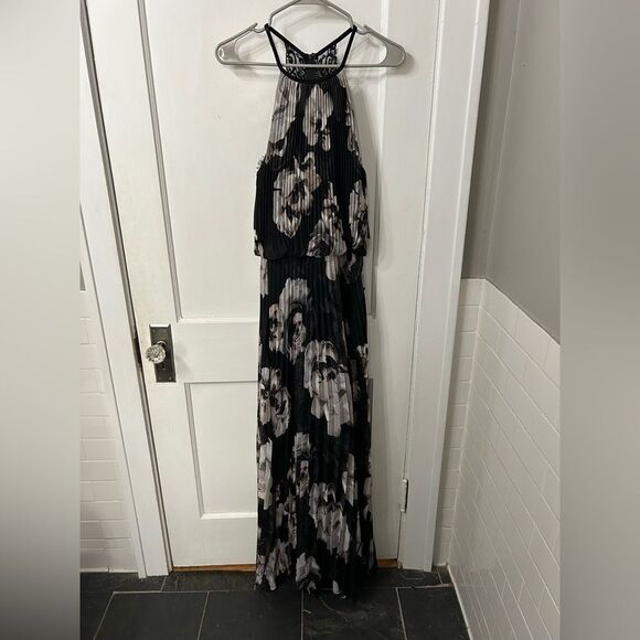 Xscape Dresses & Skirts - Xscape Black and White Floral Halter Dress